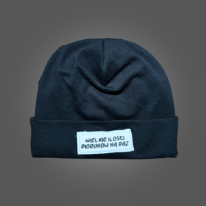 Czapka z białą naszywką