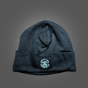 Czapka z czarną naszywką z ptakiem